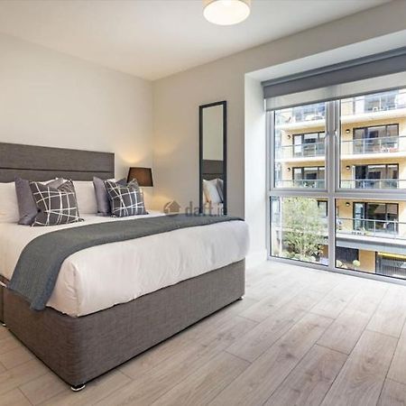 Modern Sandyford Bedroom Buitenkant foto